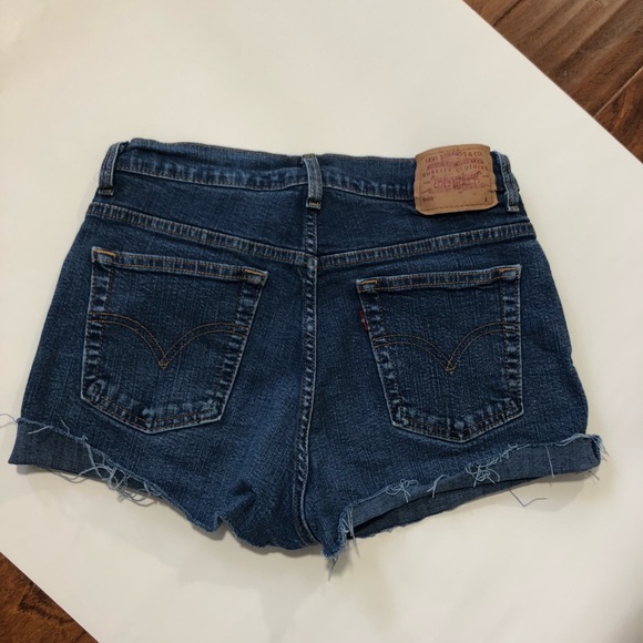 Vintage Levi 505 jean shorts - Picture 5 of 7